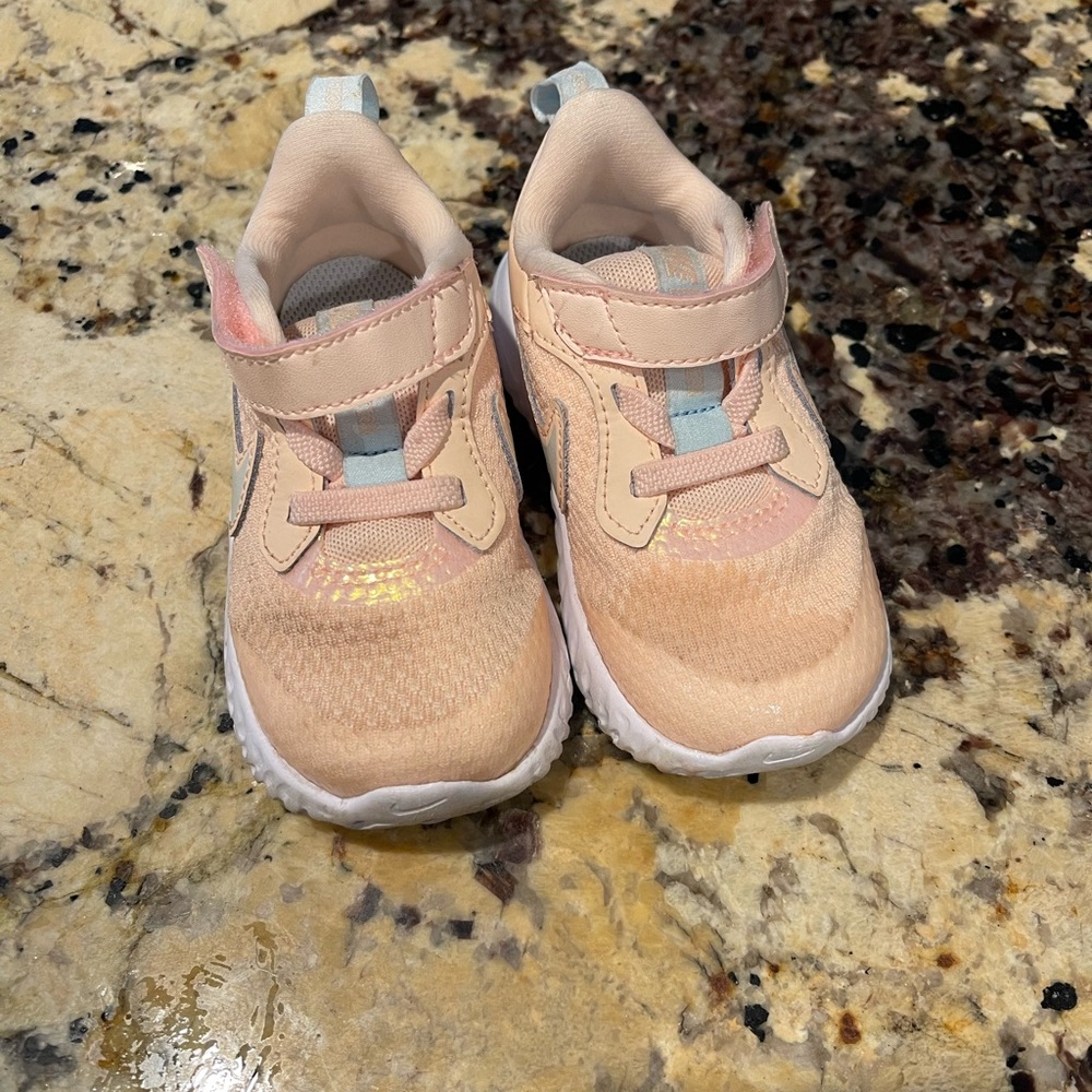 Peach Nike size 6C
